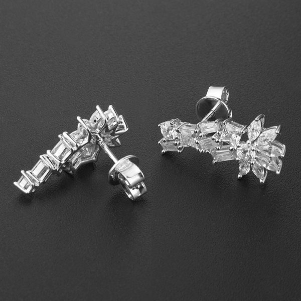 4428E Personality S925 Silver Inlaid 5A Zircon Simple Stud Earrings - Image 4