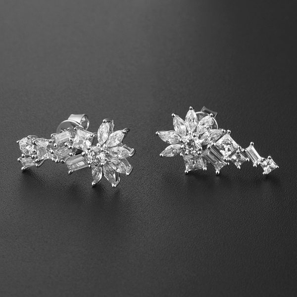 4428E Personality S925 Silver Inlaid 5A Zircon Simple Stud Earrings - Image 3