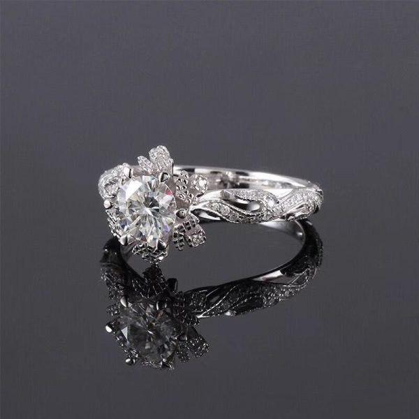 Women's Vintage Hollowed-out Moissanite Diamond Ring - Image 4
