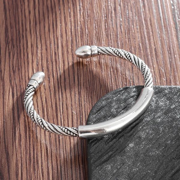 Crater Design Bump Bracelet Fashion - Image 5